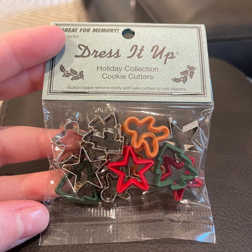 Dress It‎ Up Holiday Cookie Cutter buttons